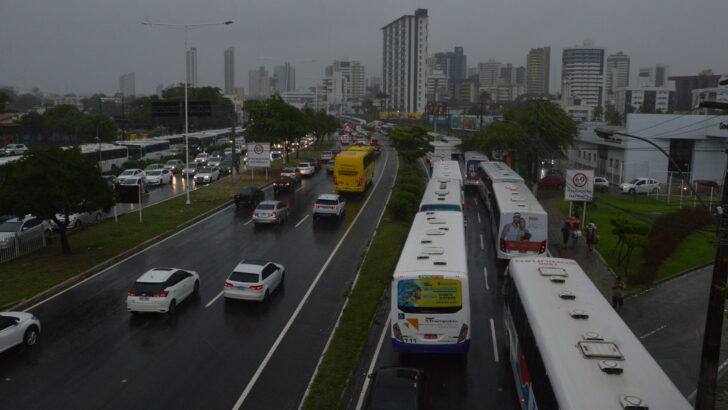 Chuva em Natal Congestionamento Trânsito BR 101 (2)