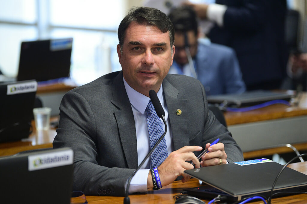 Matérias de Tércio e Faustino já estão no sitePostar a 3ª: Lula tem 47% e Flávio Bolsonaro, 44%, aponta pesquisa BTG/Nexus | Notícias do Rio Grande do Norte Flávio Bolsonaro foto Pedro França Senado