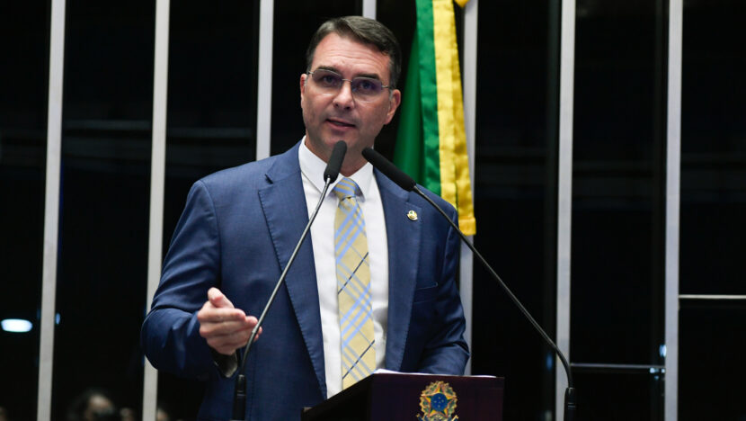Flávio Bolsonaro afirma que aceitará o resultado das eleições, reconhece erro sobre as uRio Grande do Norteas e volta a cobrar mais fiscalização do TSE.