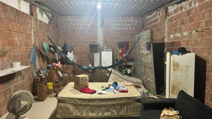 Durante as buscas, o suspeito foi localizado escondido em um pequeno galpão, fechado por uma porta de aço e sem janelas. Foto: Polícia Civil