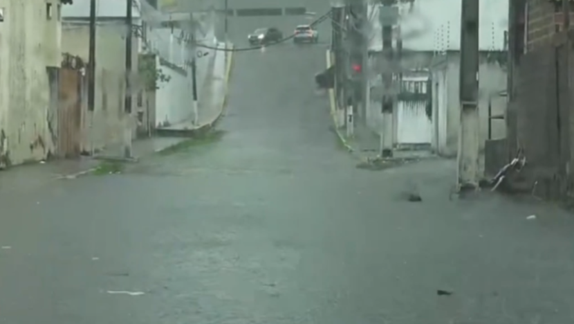 Chuva provoca alagamentos e deixa ruas da ribeira intransitáveis em natal | notícias do rio grande do norte capa portal