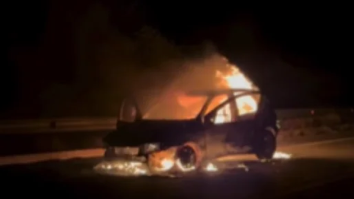Veículo destruído pelas chamas no contoRio Grande do Norteo rodoviário de Caicó durante atendimento do Corpo de Bombeiros Militar