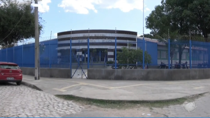 Dois adolescentes foram conduzidos à delegacia após ameaças contra professores e agressão à diretora da unidade