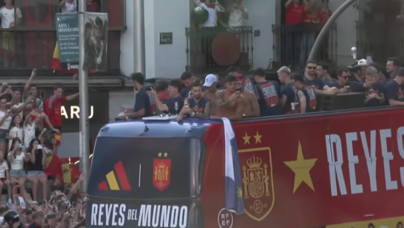 Seleção da espanha é recebida por multidão em madri após título da copa | notícias do rio grande do norte festa espanha titulo copa 2