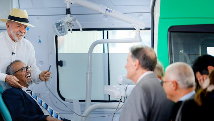 Presidente Luiz Inácio Lula da Silva durante visita ao Hospital Federal do Andaraí, no Rio de Janeiro, ao lado do diretor-geral da OMS, Tedros Adhanom