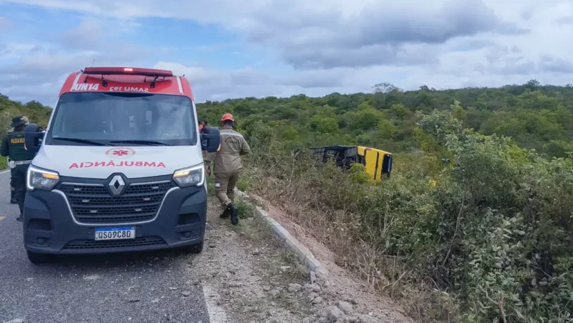 Ônibus com romeiros tomba no ceará e provoca morte de duas pessoas | notícias do rio grande do norte onibus com romeiros tomba no interior do ceara e provoca a morte de duas pessoas