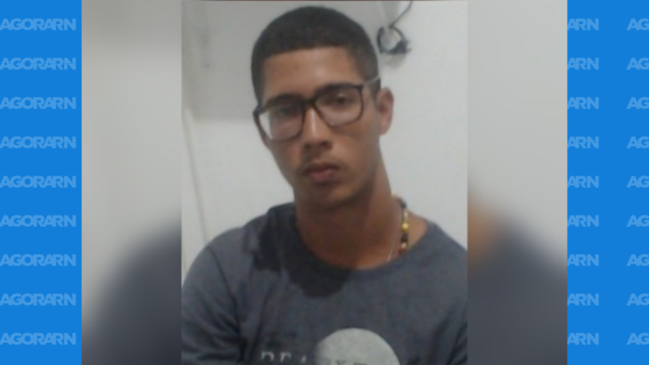 Bruno dos Santos Barboza, de 22 anos, preso durante operação da Polícia Civil em Tibau do Sul. De acordo com a corporação, ele era investigado por homicídio, organização criminosa, tráfico de drogas e corrupção de menores e possuía dois mandados de prisão em aberto.