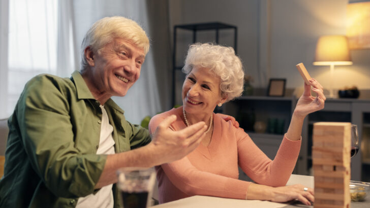 senior friends having party night Copia