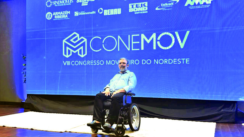 Ney Robson participa da abertura do congresso da movelaria na Casa da Indústria
