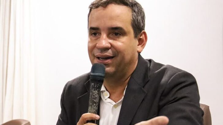 Cadu Xavier participa de sabatina no Sindifern