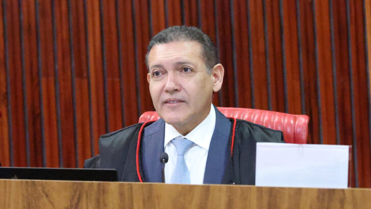 Ministro Kassio Nunes Marques durante sessão no Tribunal Superior Eleitoral
