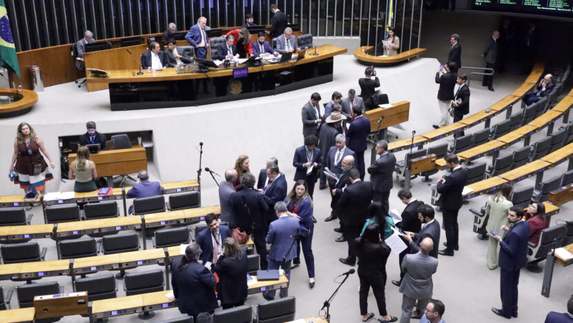 Plenário da Câmara dos Deputados durante sessão no Congresso Nacional