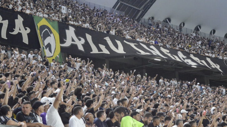 Torcida do ABC na Arena das Dunas durante partida do Campeonato Brasileiro
