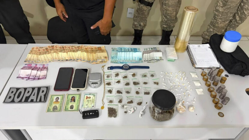 Dinheiro e drogas apreendidos pela Polícia Militar em Parnamirim