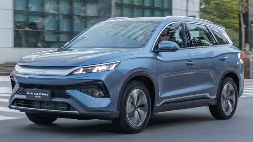BYD lança Song Pro 2027 com sistema híbrido flex, autonomia elétrica de até 72 quilômetros e preços abaixo de R$ 200 mil