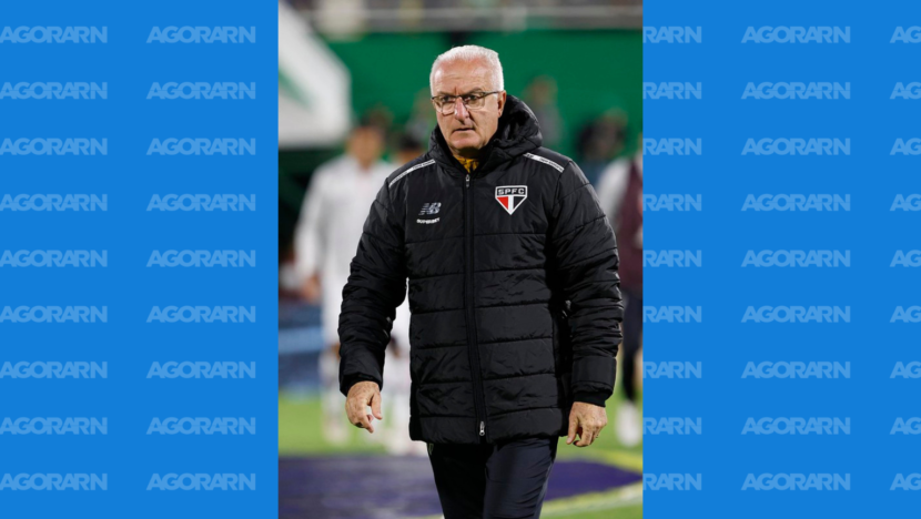 Dorival Júnior acompanha o São Paulo durante derrota para a Chapecoense pelo Brasileirão