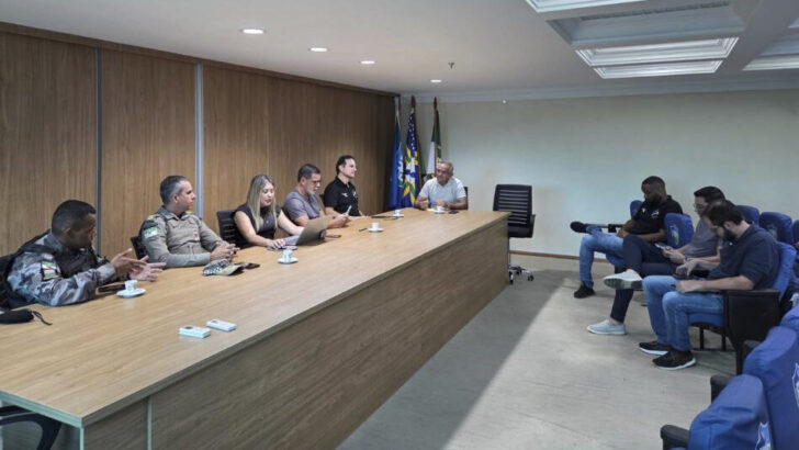FNF e policiais durante reunião - Foto: Divulgação FNF