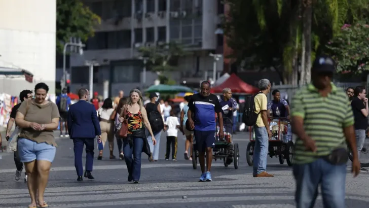 Crescimento populacional caiu para 0,37% em 2026, estima IBGE - Foto: Fernando Frazão/Agência Brasil