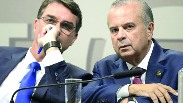 Senadores Flávio Bolsonaro e Rogério Marinho