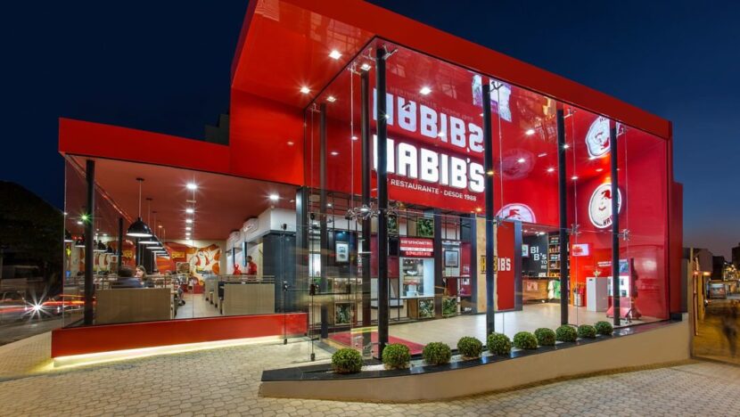 Unidade do Habib’s durante atendimento ao público