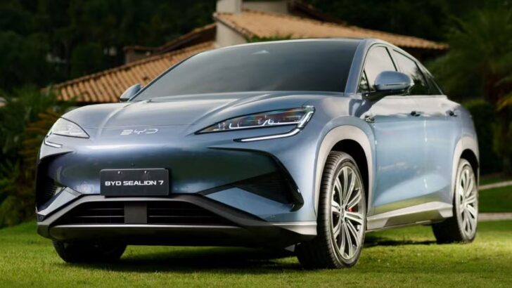 SUV elétrico BYD Sealion 7 em foto de divulgação da fabricante