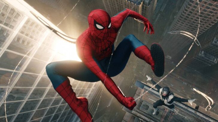 Homem-Aranha aparece saltando entre prédios em cena do filme “Homem-Aranha: Um Novo Dia”