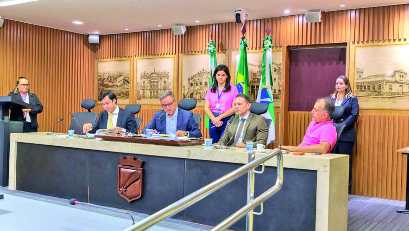 Vereadores reunidos na Comissão de Legislação, Justiça e Redação Final da Câmara Municipal de Natal