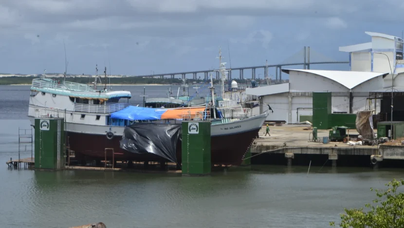 Terminal Pesqueiro, Natal. Imagem mostra barcos atracados no porto. - Foto: José Aldenir