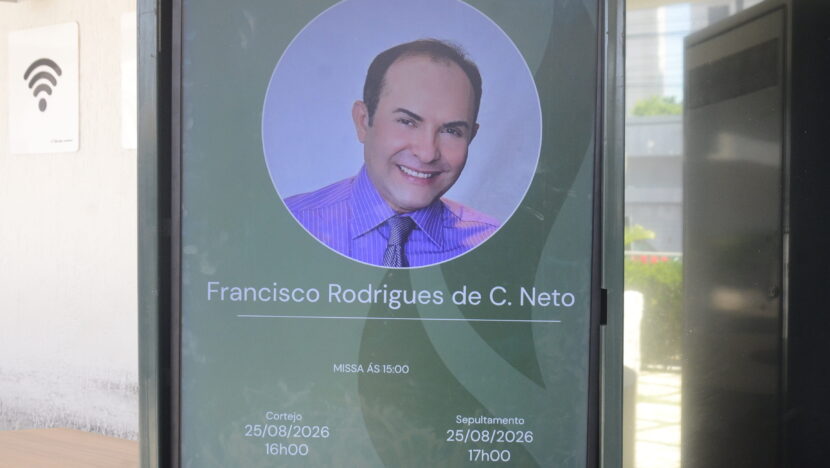 Velório do jornalista Rodrigues Neto é realizado no São José Crematório e Memorial, em Natal - Foto: José Aldenir / Agora RN