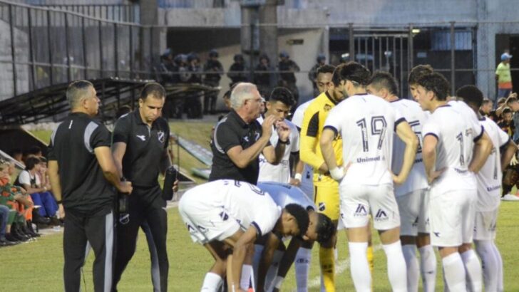 Waguinho Dias e jogadores