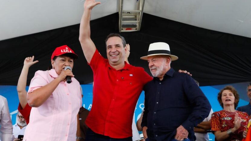 Cadu Xavier, Fátima Bezerra e o presidente Lula durante evento no Oeste potiguar