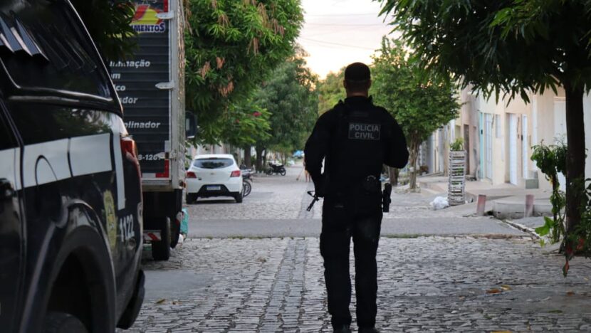 Policial durante operação - Foto: Reprodução/Polícia Civil