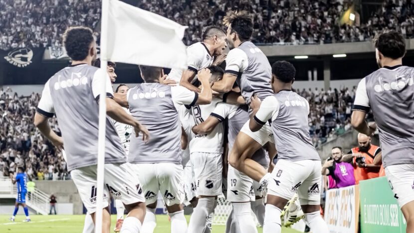 Jogadores do ABC comemoram o primeiro gol contra o Nacional-AM na Arena das Dunas
