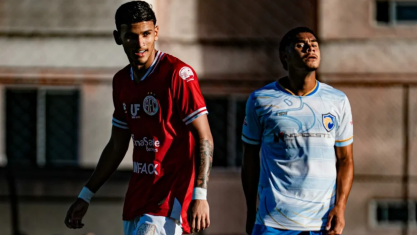 Jogadores de América-RN e QFC durante confronto entre as equipes na categoria Sub-20