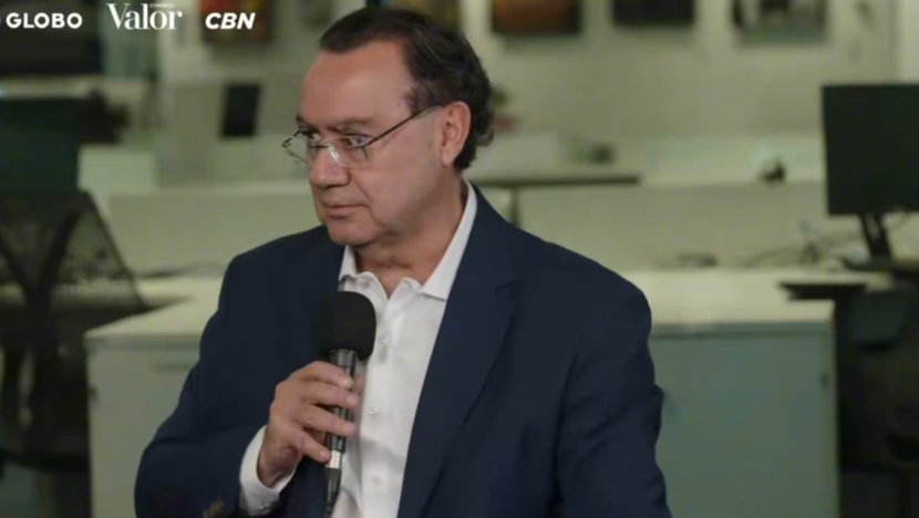 Augusto Cury durante sabatina presidencial com a jornalista Malu Gaspar