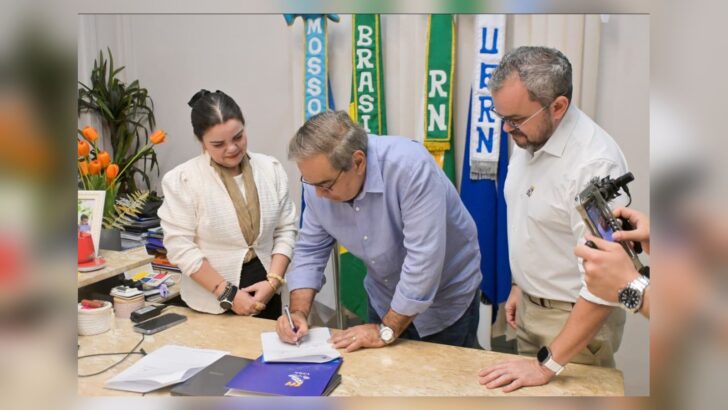 Álvaro Dias durante visita à Universidade do Estado do Rio Grande do Norte
