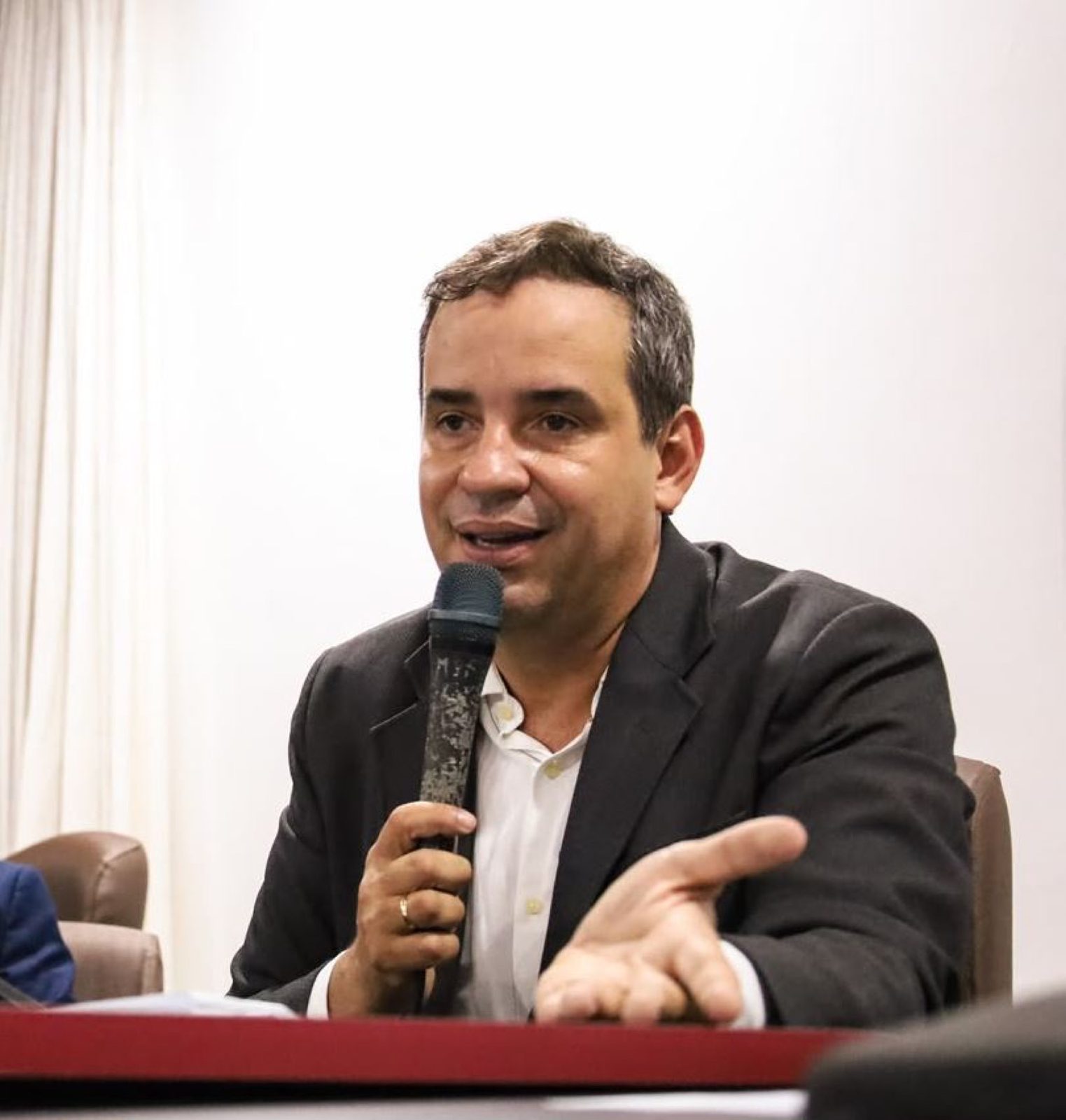 Cadu Xavier durante atividade da campanha eleitoral de 2026