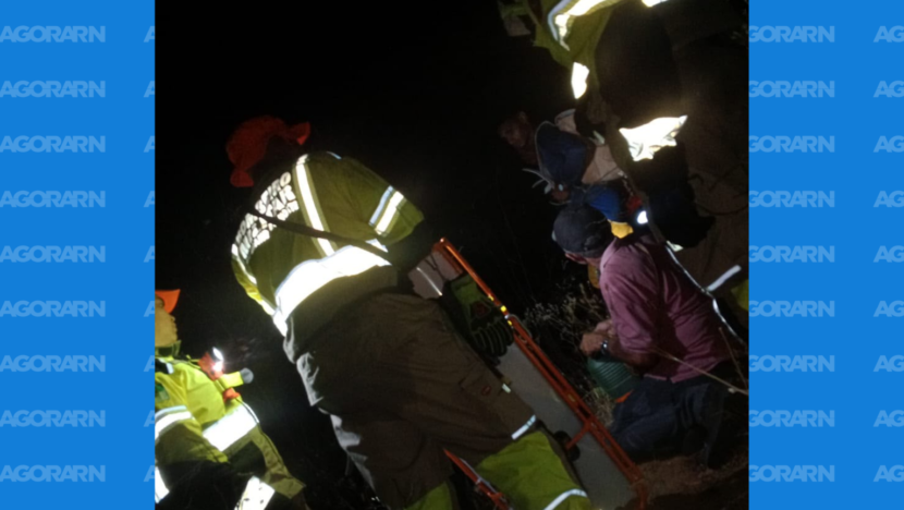 Bombeiros localizaram dois idosos perdidos em uma área de mata de difícil acesso em Santana do Matos e os encaminharam para atendimento médico. - Foto: CMBRN