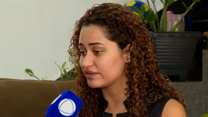 A jovem Emiliane Tamara Nunes Carvalho, de 24 anos, resgatada após permanecer cinco dias em cárcere privado em Águas Lindas de Goiás, no Entorno do Distrito Federal, afirmou que ainda teme pela própria segurança - Foto: reprodução Record Brasília