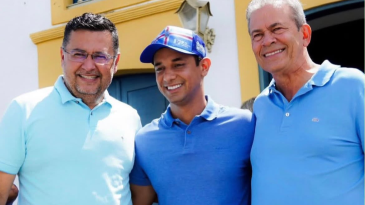 Allyson Bezerra, Gustavo Santos e Hermano Morais posam juntos em Nísia Floresta
