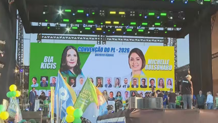 Imagens de Michelle Bolsonaro e Bia Kicis apresentadas durante a convenção do PL realizada em Brasília