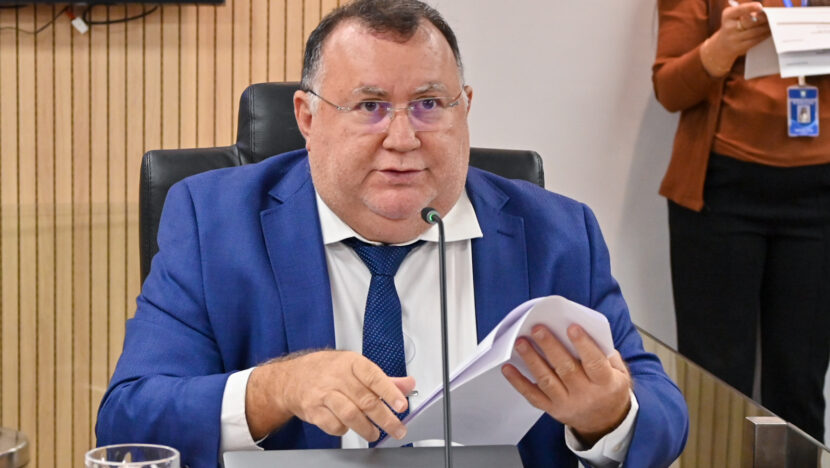 Deputado estadual Dr. Bernardo durante sessão