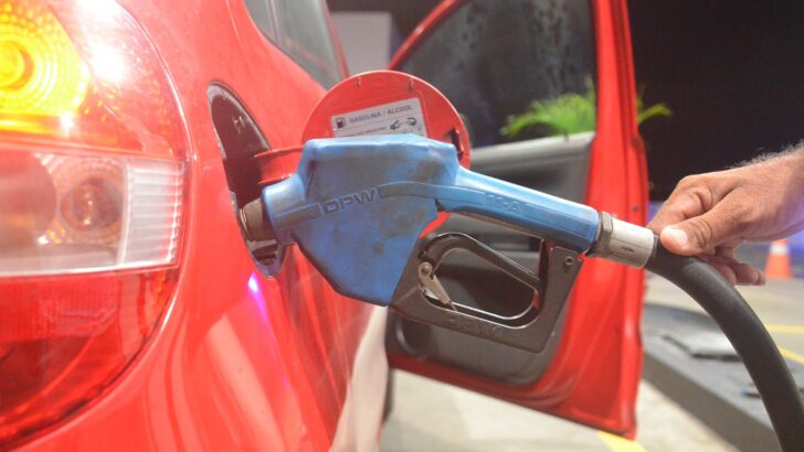 Bomba de gasolina em posto de combustíveis