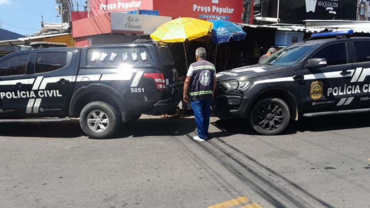 Viaturas da Polícia Civil no Aleccrim, operação contra comércio de celulares roubados - Foto: PCRN