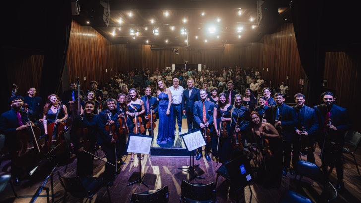 Imagem mostra membros da Academia Jovem Concertante que realizarão duas apresentações no Teatro Alberto Maranhão nesta quarta-feira. - Foto: divulgação