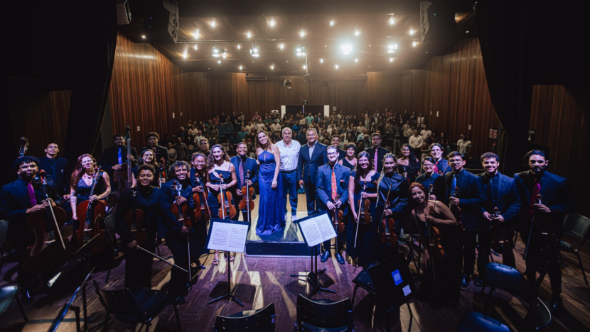Imagem mostra membros da Academia Jovem Concertante que realizarão duas apresentações no Teatro Alberto Maranhão nesta quarta-feira. - Foto: divulgação