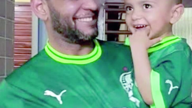 João Paulo Fernandes de Oliveira com o filho Vicente Rafael