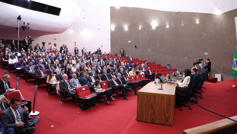 Presidente do TSE apresenta o sistema eleitoral a embaixadores