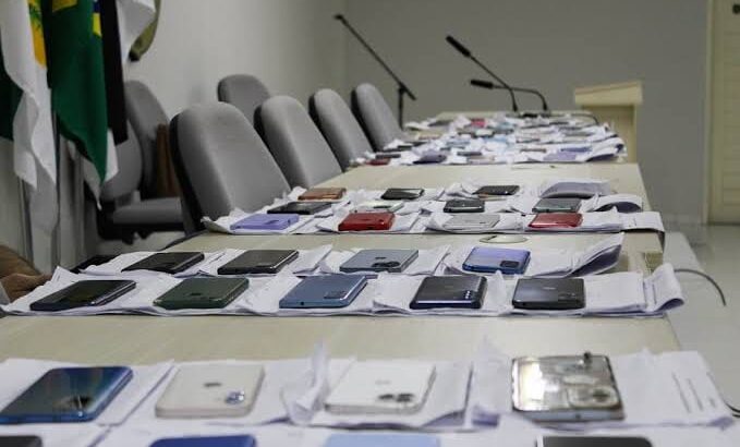 Celulares recuperados pela Polícia Civil durante operação no Rio Grande do Norte.
