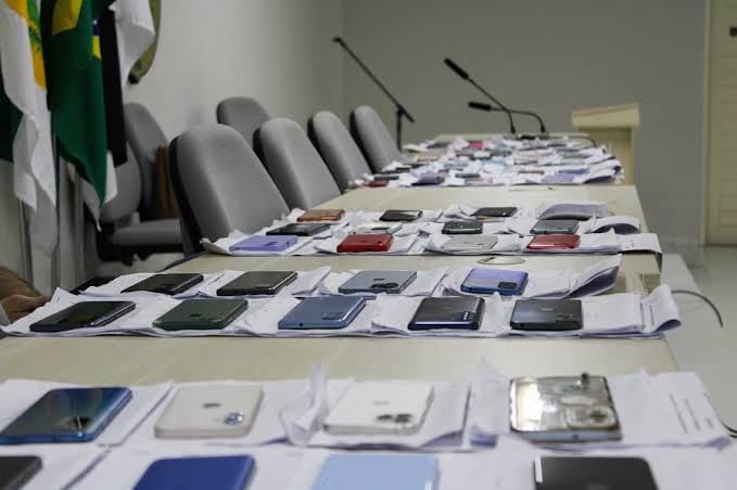 Celulares recuperados pela Polícia Civil durante operação no Rio Grande do Norte.